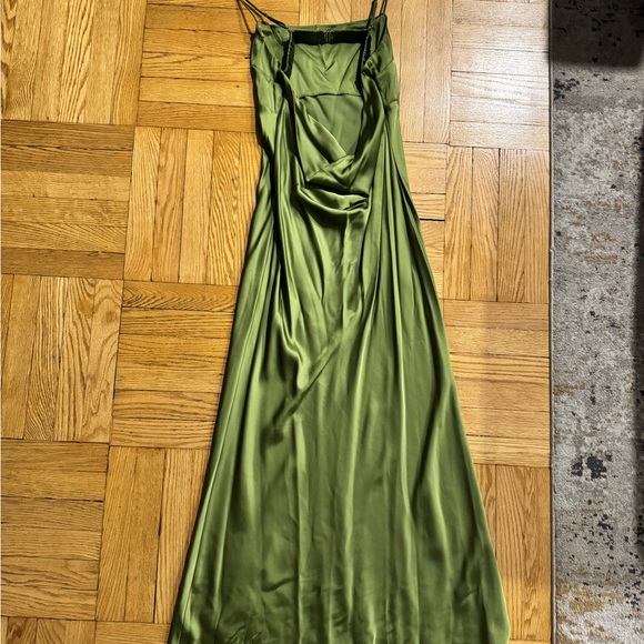 Abercrombie & Fitch best dressed guest satin cowl back maxi dress - Picture 3 of 9
